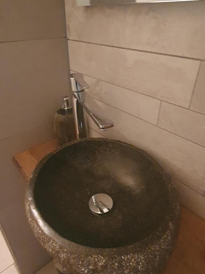 Een Klein Appartementje Zonder Keuken In Het Centrum Sleep At Hamtingh'S Hilvarenbeek Luaran gambar